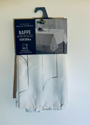 Nappe Domea 150x300 Blanc et Argent rectangulaire Douceur d'intérieur, merk: Douceur d'interieur, staat: Nieuw zonder prijskaartje, € 13,99, € 15,39 inclusief Kopersbescherming Pro