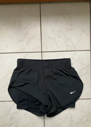 Short running Nike taille S couleur noir, marke: Nike, zustand: Sehr gut, größe: S / 36 / 8, 21,50 €, 23,28 € beinhaltet Vinted-Käuferschutz Pro