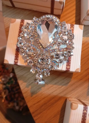 Broche avec la boîte, marca: luxe.fr, estado: Muito bom, €5.00, €5.95 inclui Proteção do Comprador Pro