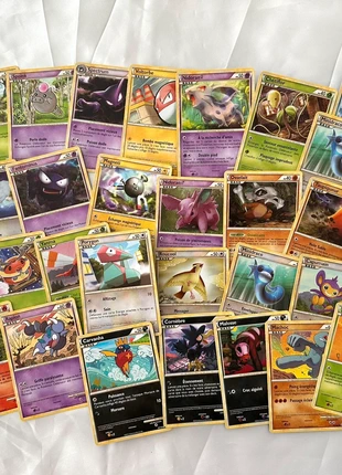Lot de 30 cartes Pokémon, brand: Pokémon, condizioni: Ottime, €10.00, €11.20 include la Protezione acquisti