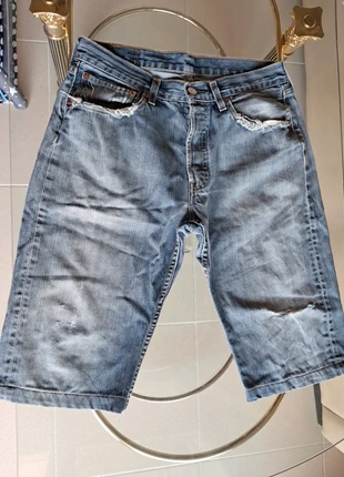 Bermudas vaqueras hombre Levi’s t42 – efecto desgastado, merk: Levi's, staat: Goed, maat: L, € 3,50, € 4,38 inclusief Kopersbescherming