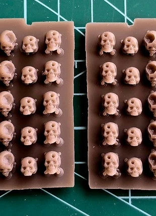 Crânes endommagés 28 mm, état: Très bon état, 10,00 €, 11,20 € Protection acheteurs incluse