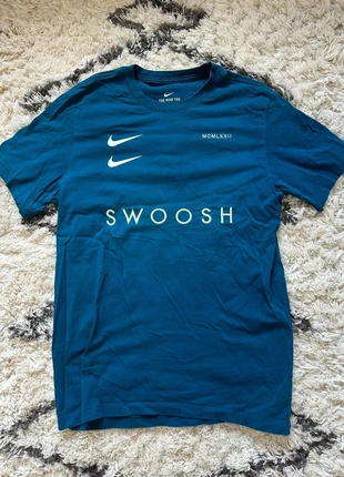 TEE shirt taille M Nike, marque: Nike, état: Très bon état, taille: M, 5,00 €, 5,95 € Protection acheteurs incluse