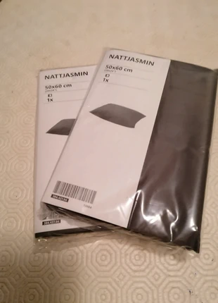 Duas fronhas de almofada de 50 por 60, marca: IKEA, estado: Novo com etiquetas, tamanho: 50 x 60 cm, €10.00, €11.20 inclui Proteção do Comprador
