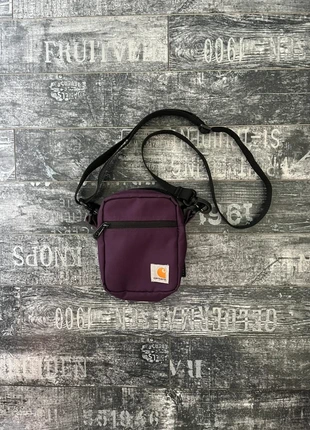 💜 Sacoche Carhartt Violette 💜, marque: Carhartt, état: Très bon état, 29,90 €, 32,10 € Protection acheteurs (Pro) incluse