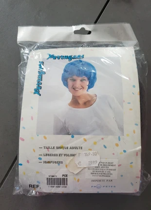 Perruque bleue, merk: autre, staat: Nieuw met prijskaartje, € 5,00, € 5,95 inclusief Kopersbescherming