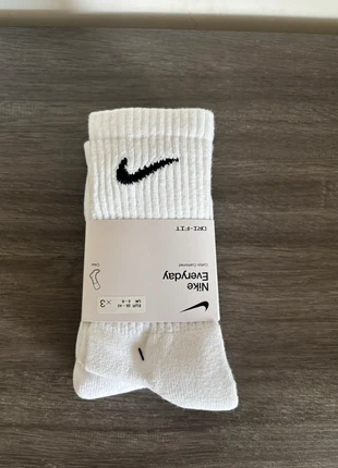 Nike pack 3 paia 38/42 in colore bianco, brand: Nike, condizioni: Nuovo senza cartellino, taglia: M | 39-42, €8.00, €9.10 include la Protezione acquisti