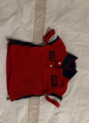 Polo hilfiger, merk: Tommy Hilfiger, staat: Heel goed, maat: 6-9 maanden / 68 cm, € 4,00, € 4,90 inclusief Kopersbescherming