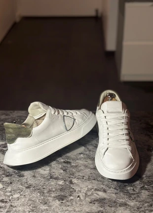 Philippe model temple blanche et camo 45, marque: Philippe Model, état: Très bon état, taille: 45, 85,00 €, 89,95 € Protection acheteurs incluse