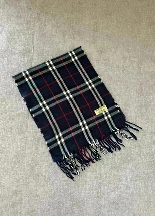 Écharpe Burberry bleu marine, marque: Burberry, état: Très bon état, 45,00 €, 47,95 € Protection acheteurs (Pro) incluse