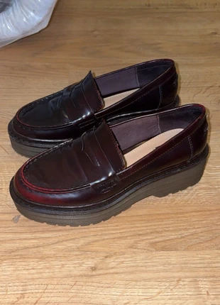 Mocassins rouge bordeaux, marke: Pull & Bear, zustand: Sehr gut, größe: 36, 15,00 €, 16,45 € inklusive Vinted-Käuferschutz