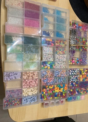 Lot de boîte à perles, état: Bon état, 7,00 €, 8,05 € Protection acheteurs incluse