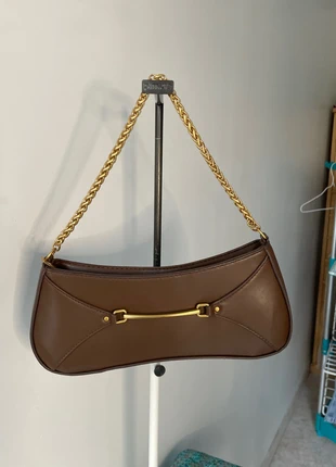 Sac à main h&m couleur marron et chaîne dorée neuf, marque: H&M, état: Neuf sans étiquette, 8,00 €, 9,10 € Protection acheteurs incluse