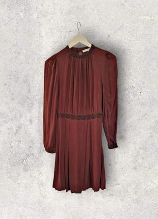 Robe courte manches longues & other stories bordeau taille 38, merk: & Other Stories, staat: Heel goed, maat: M / 38 / 10, € 15,00, € 16,45 inclusief Kopersbescherming