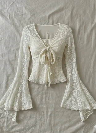 Haut en dentelle crème à manches évasées – Taille S, marque: Aesthetic, état: Très bon état, taille: S / 36 / 8, 26,00 €, 28,00 € Protection acheteurs incluse