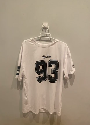 Shein Manfinity New Jersey oversized t-shirt, edition 93, marque: Shein, état: Très bon état, taille: M, 5,00 €, 5,95 € Protection acheteurs incluse