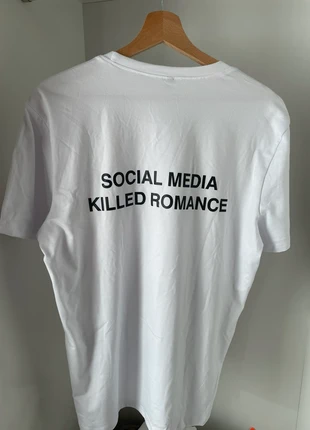 t-shirt social media killed romance, merk: yk2, staat: Nieuw zonder prijskaartje, maat: M, € 20,00, € 21,70 inclusief Kopersbescherming