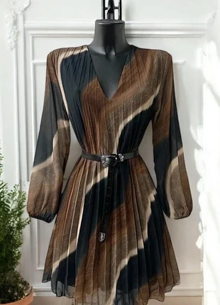 Robe courte marron taille M, marque: Boutique Parisienne, état: Très bon état, taille: M / 38 / 10, 31,00 €, 33,25 € Protection acheteurs (Pro) incluse