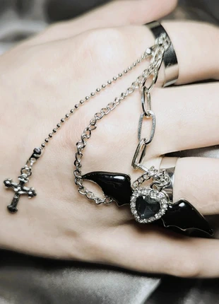 Bague chauve-souris gothique – bijou Halloween double anneau chaîne croix, marke: Alternative, zustand: Neu, größe: Größenverstellbar, 6,66 €, 7,69 € inklusive Vinted-Käuferschutz