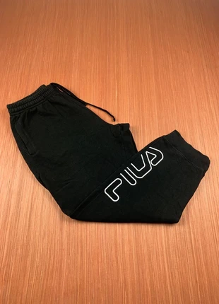 Jogging noir Fila taille XXL coupe regular, marque: FILA, état: Très bon état, taille: XXL / 44 / 16, 14,99 €, 16,44 € Protection acheteurs incluse