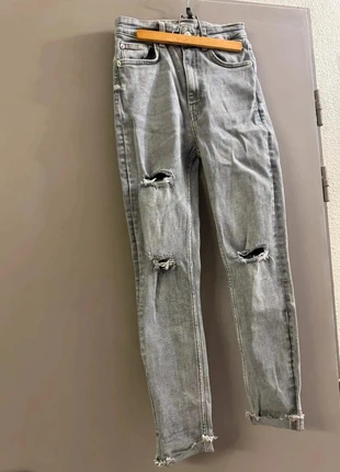 Jeans femme Zara taille 36 Gris, brand: Zara, condizioni: Ottime, taglia: S / IT 40 / EU 36, €5.00, €5.95 include la Protezione acquisti