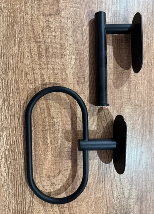 Conjunto baño negro mate – toallero y portarrollos, merk: Metal, staat: Heel goed, € 14,00, € 15,40 inclusief Kopersbescherming