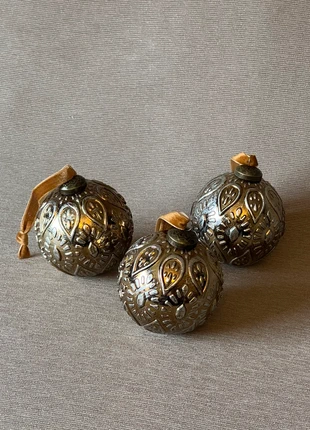 Bolas Navidad relieve dorado cinta terciopelo • Christmas baubles • Boules de Noël doré argent, marca: Zara Home, estado: Nuevo sin etiquetas, 16,00 €, 17,50 € Protección al comprador incluida