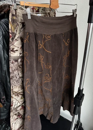 Vintage Y2K chocolate brown corduroy embroidered midi skirt, marca: Vintage, estado: Muito bom, tamanho: S / 36 / 8, €26.00, €28.00 inclui Proteção do Comprador Pro