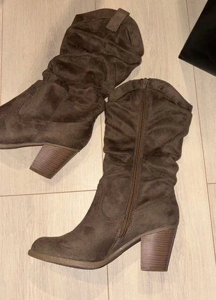 Bottes / Santiag à talons en daim taille 39 Claudia ghizzanie en très bon état, brand: Claudia Ghizzani, condition: Very good, size: 39, €20.00, €21.70 includes Buyer Protection