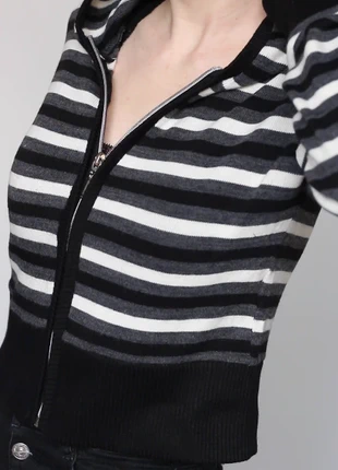 Gilet court gris, noir et blanc, merk: sans marque, staat: Heel goed, maat: XS / 34 / 6, € 13,00, € 14,35 inclusief Kopersbescherming