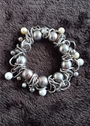 Ladies Womens Burnished Silver Coloured and Faux Pearl Chunky Bracelet, condition: Good, £5.99, £6.99 includes Buyer Protection
