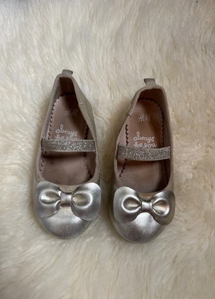 Gouden ballerina, merk: H&M, staat: Goed, maat: 24, € 2,00, € 2,80 inclusief Kopersbescherming