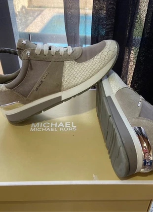 Sapatilhas Michael Kors 36.5 ed limitada, marque: Michael Kors, état: Très bon état, taille: 36.5, 20,00 €, 21,70 € Protection acheteurs incluse