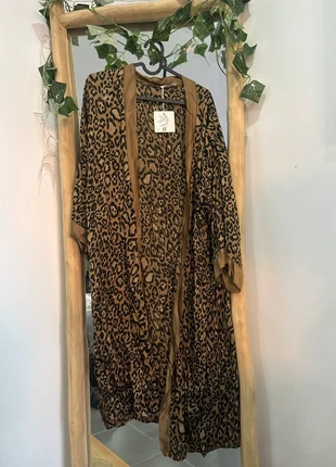 Chemise longue léopard – fabriquée en Italie – neuve avec étiquette, marque: Unique, état: Neuf avec étiquette, taille: Taille unique, 12,00 €, 13,30 € Protection acheteurs incluse