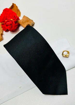 Cravate en soie noir uni micro quadri - 8,5 cm - très bon état, marque: Vintage Dressing, état: Très bon état, 5,00 €, 5,95 € Protection acheteurs (Pro) incluse