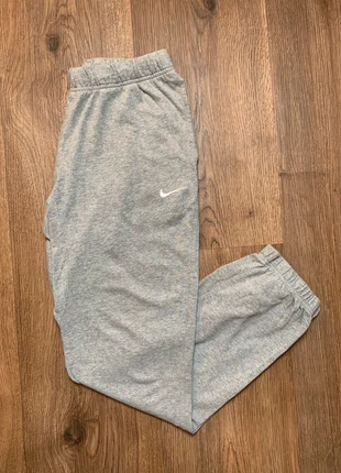 Jogging Nike gris solo swoosh coton homme - Taille M, marque: Nike, état: Très bon état, taille: M, 20,00 €, 21,70 € Protection acheteurs incluse