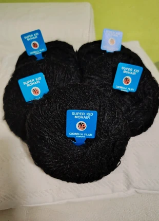 Gomitoli di lana nero kid mohair, brand: ciccinella, condizioni: Nuovo con cartellino, €9.50, €10.68 include la Protezione acquisti