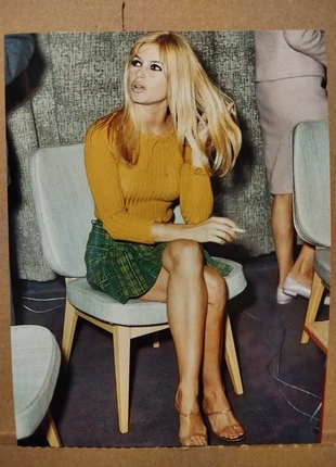 Photo de Brigitte Bardot avec un pull orange et une jupe verte, condizioni: Ottime, €1.50, €2.28 include la Protezione acquisti