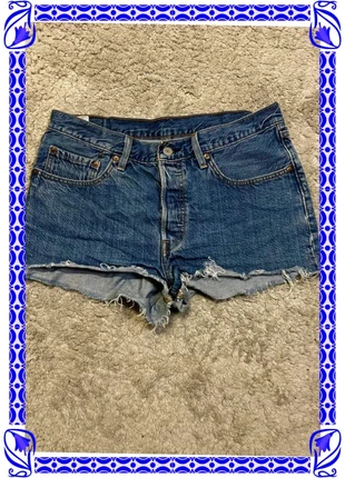 Levi’s 501 Short en Jean Vintage Femme – Taille W30 – Authentique, Effet Usé & Bords Frangés, marke: Levi's, zustand: Neu, größe: M / 38 / 10, 17,99 €, 19,59 € inklusive Vinted-Käuferschutz