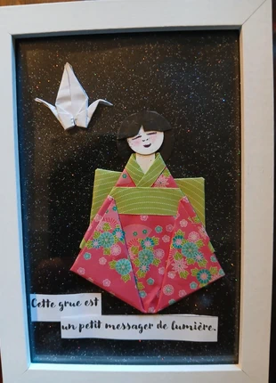 Petit tableu kokeshi et grue en origami, marca: Collection, estado: Nuevo sin etiquetas, 12,00 €, 13,30 € Protección al comprador incluida