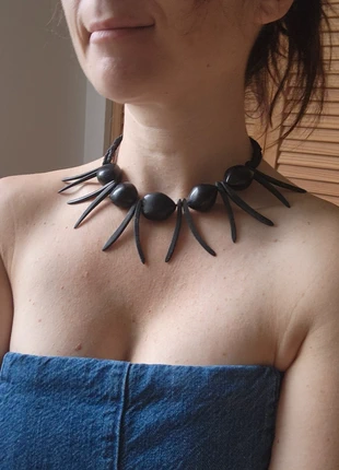 Collier en bois exotique noir – pièce artisanale Nature & Découvertes, marque: Nature & Decouvertes, état: Très bon état, 15,00 €, 16,45 € Protection acheteurs incluse