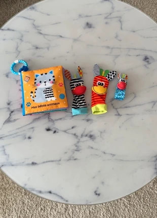Lot jouets d’éveil bébé + livre en tissu, brand: pas de marque, condition: Very good, size: 1-3 months / 56 cm, €5.00, €5.95 includes Buyer Protection