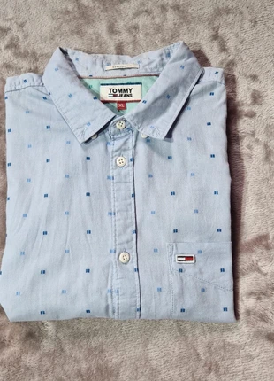 Chemise Tommy Jeans à manches courtes, motif bleu clair à pois – Taille XL, brand: Tommy Jeans, condition: Good, size: XL, €19.90, €21.60 includes Buyer Protection