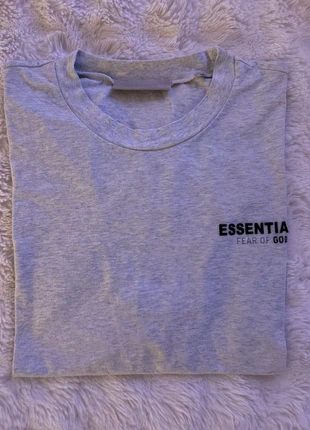 T-shirt Essentials Gris, marque: Essentials, état: Très bon état, taille: M, 30,00 €, 32,20 € Protection acheteurs incluse