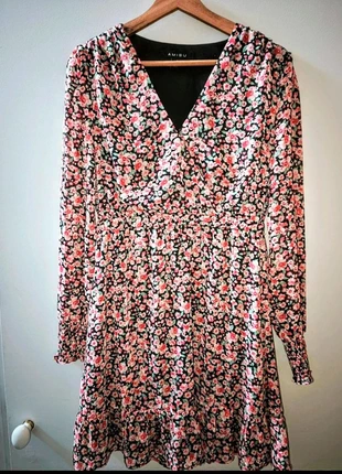 Robe AMISU 38 noire à fleurs – style bohème chic, fluide & super agréable, merk: Amisu, staat: Heel goed, maat: M / 38 / 10, € 15,00, € 16,45 inclusief Kopersbescherming