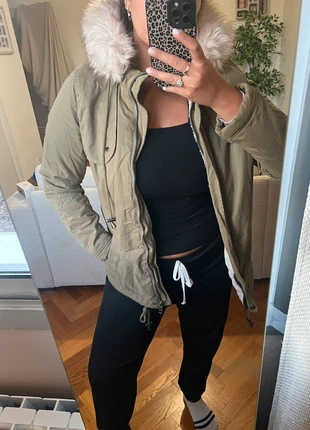 Parka kaki avec fourrure, brand: Primark, condizioni: Ottime, taglia: L / IT 44 / EU 40, €10.00, €11.20 include la Protezione acquisti