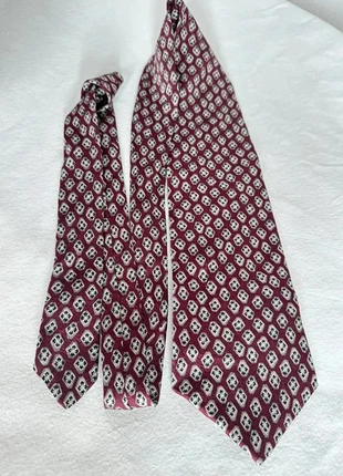 Rare Cravate vintage Trump pure soie fond bordeaux, marque: Trump Arrow, état: Bon état, 15,00 €, 16,45 € Protection acheteurs (Pro) incluse