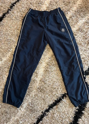 Pantalon Adidas Très bon état bleu marine – Taille M, marque: adidas, état: Très bon état, taille: M, 28,00 €, 30,10 € Protection acheteurs incluse