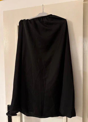 Jupe satin noir, état: Neuf sans étiquette, taille: Taille unique, 5,00 €, 5,95 € Protection acheteurs incluse