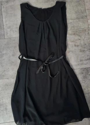 Zwarte chiffon jurk met ceintuur – maat S, marque: geen, état: Bon état, taille: S / 36 / 8, 3,50 €, 4,38 € Protection acheteurs incluse